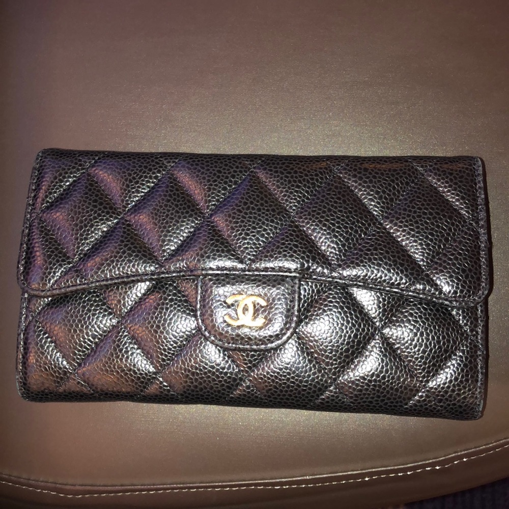 Classic caviar Chanel wallet in black